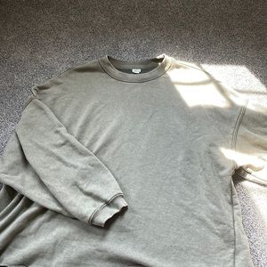 oversized crew neck sweatshirt